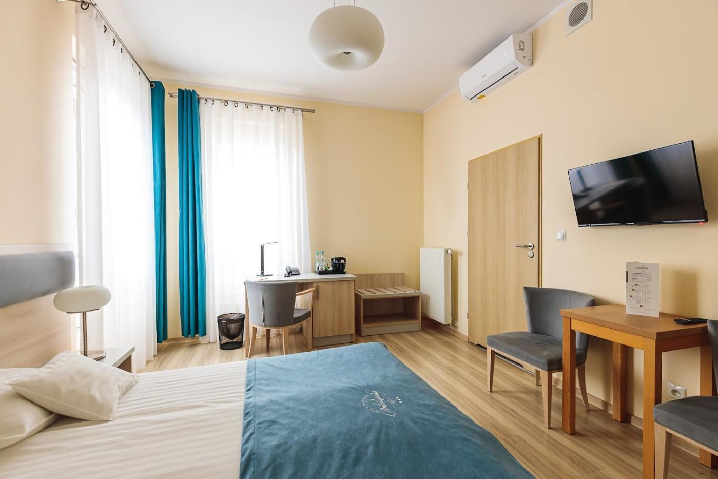 Antoninska Hotel & Apartamenty Leszno  Exterior photo