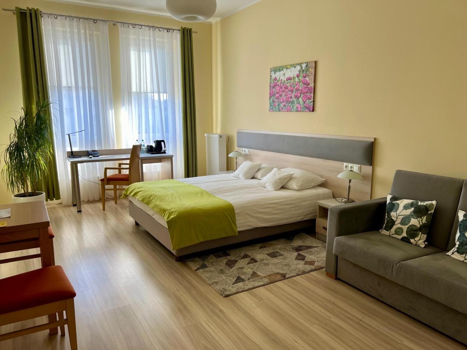 Antoninska Hotel & Apartamenty Leszno  Exterior photo